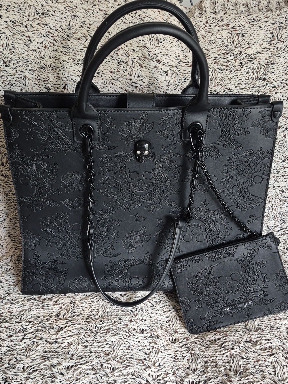 Betsey Johnson 🖤 Black Embossed Skull Tote Bag with Chain Strap
